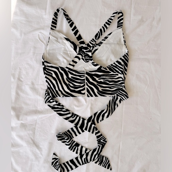 SUPERDOWN Zebra Halter Top - Picture 4 of 6